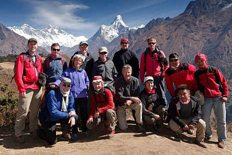 Unsere Reisegruppe vor dem Ama Dablam (6814 m)